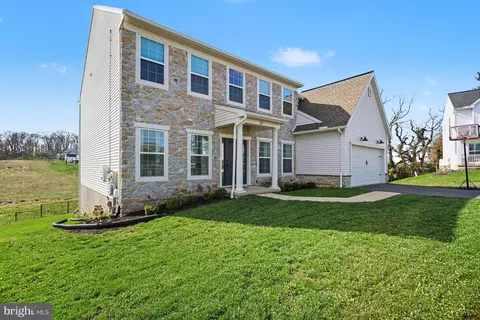 Exterior - 22 Walton Hill Cir, Lititz, PA 17543 photo 5 of 7