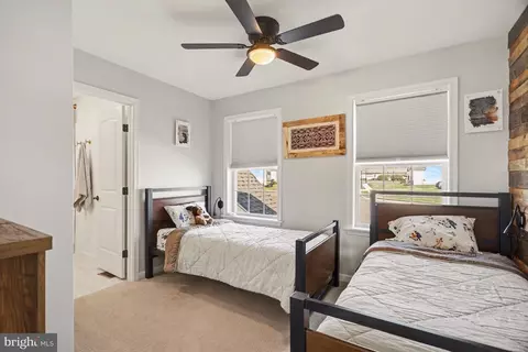 Bedroom - 22 Walton Hill Cir, Lititz, PA 17543 photo 3 of 5