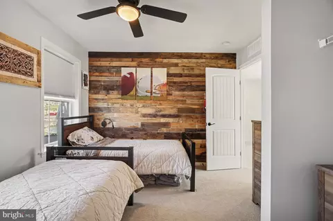 Bedroom - 22 Walton Hill Cir, Lititz, PA 17543 photo 4 of 5