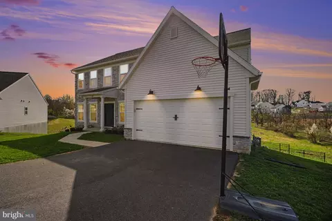 Exterior - 22 Walton Hill Cir, Lititz, PA 17543 photo 3 of 7