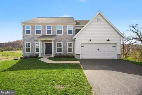 Exterior - 22 Walton Hill Cir, Lititz, PA 17543 photo 2 of 7