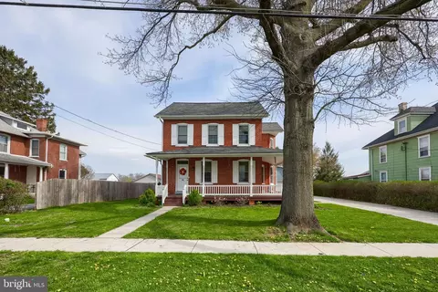 15 N Kinzer Rd, Kinzers, PA 17535