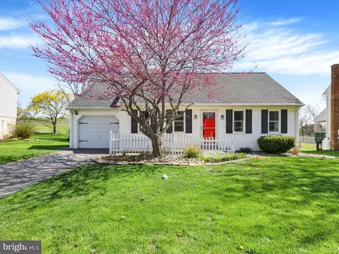 3063 Buckthorn Dr, Lancaster, PA 17601