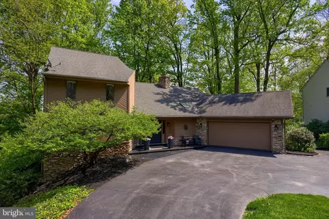 315 Winding Hill Dr, Lancaster, PA 17601