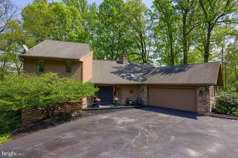 315 Winding Hill Dr, Lancaster, PA 17601