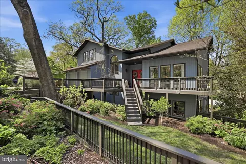 137 E Woods Dr, Lititz, PA 17543