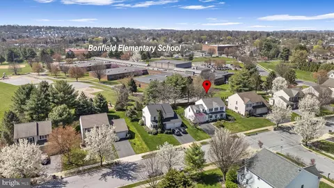 View/Area - 218 Cambridge Ln, Lititz, PA 17543 photo 1 of 3