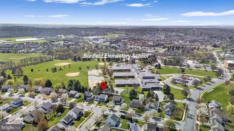 View/Area - 218 Cambridge Ln, Lititz, PA 17543 photo 2 of 3