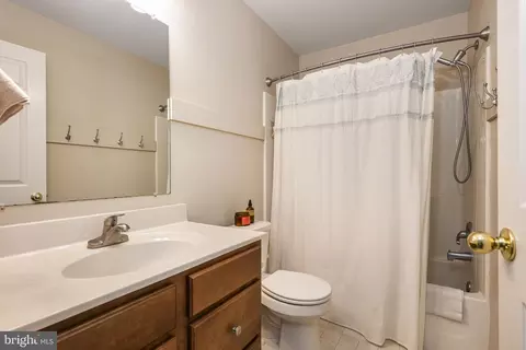 Bath - 218 Cambridge Ln, Lititz, PA 17543 photo 2 of 2