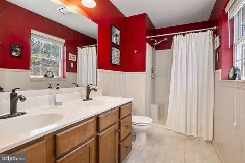 Bath - 218 Cambridge Ln, Lititz, PA 17543 photo 1 of 2