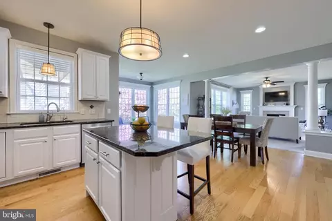 Kitchen - 328 Cobblers Ct, Lititz, PA 17543 photo 4 of 5