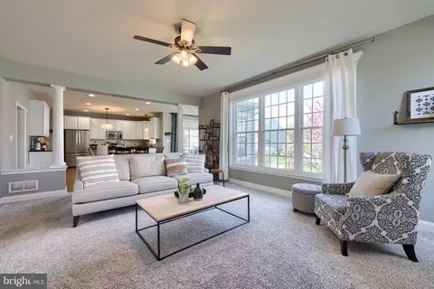 Living - 328 Cobblers Ct, Lititz, PA 17543 photo 3 of 5