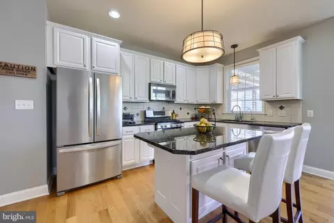 Kitchen - 328 Cobblers Ct, Lititz, PA 17543 photo 5 of 5