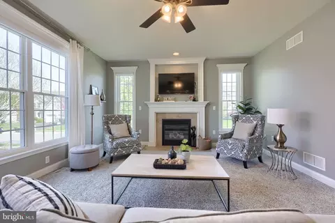 Living - 328 Cobblers Ct, Lititz, PA 17543 photo 1 of 5