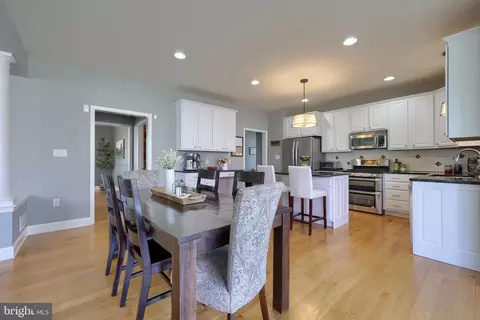 Dining - 328 Cobblers Ct, Lititz, PA 17543 photo 8 of 8