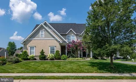 328 Cobblers Ct, Lititz, PA 17543