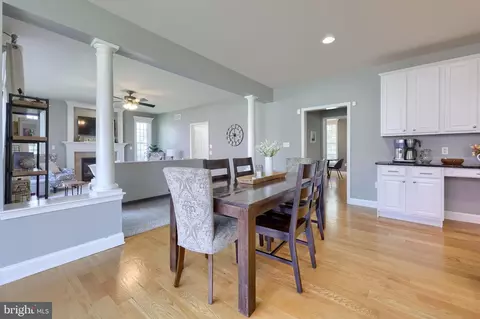 Dining - 328 Cobblers Ct, Lititz, PA 17543 photo 5 of 8