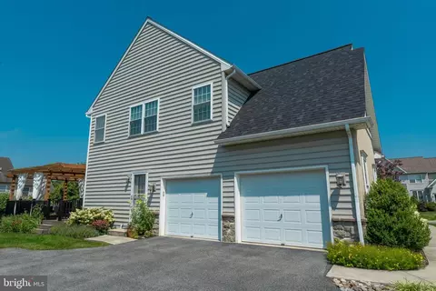 Exterior - 328 Cobblers Ct, Lititz, PA 17543 photo 10 of 13