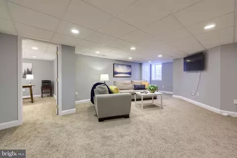 Living - 328 Cobblers Ct, Lititz, PA 17543 photo 5 of 5
