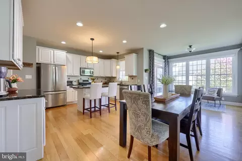 Dining - 328 Cobblers Ct, Lititz, PA 17543 photo 2 of 8