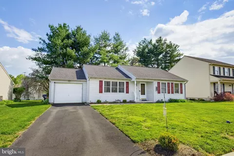 212 Sycamore Ln, New Holland, PA 17557
