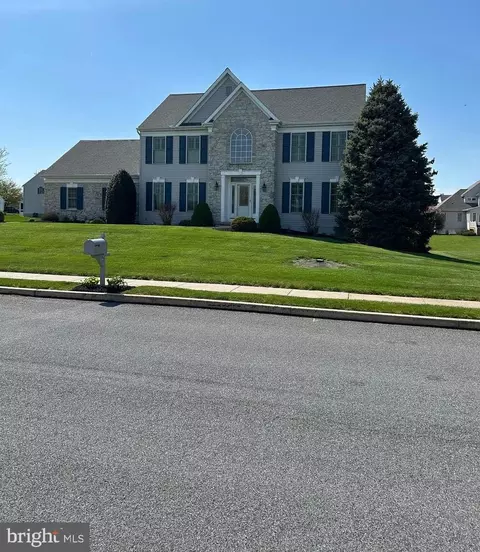527 Peace Ave, Mount Joy, PA 17552
