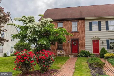 50 Carriage House Dr, Willow Street, PA 17584