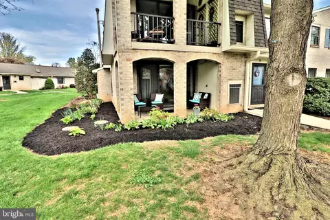 32 Valleybrook Dr, Lancaster, PA 17601