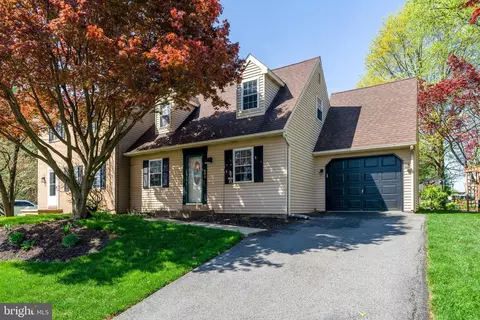 450 Daisy Ln, Lancaster, PA 17602