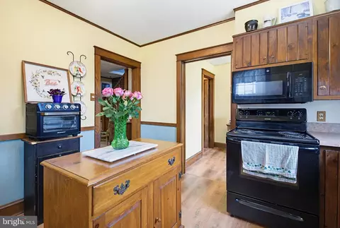 Kitchen - 308 E New St, Lititz, PA 17543 photo 4 of 4