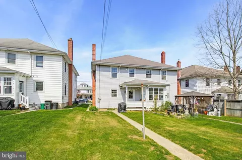 Exterior - 308 E New St, Lititz, PA 17543 photo 7 of 9