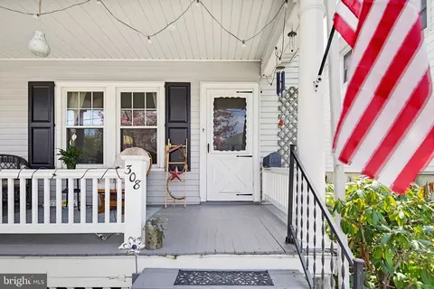 Exterior - 308 E New St, Lititz, PA 17543 photo 2 of 9