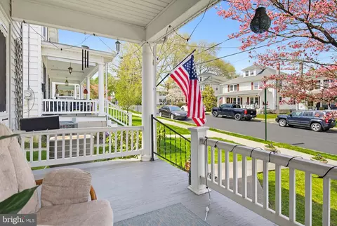 Exterior - 308 E New St, Lititz, PA 17543 photo 3 of 9