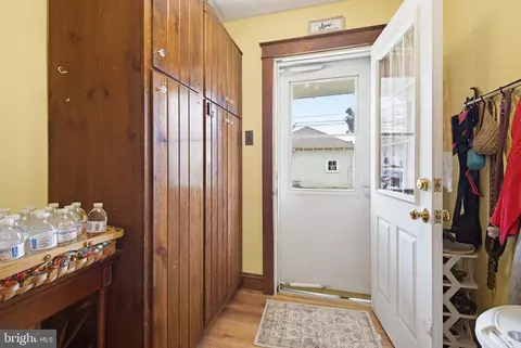 Entry Way - 308 E New St, Lititz, PA 17543 photo 4 of 4