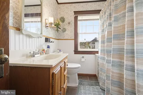 Bath - 308 E New St, Lititz, PA 17543 photo 2 of 3
