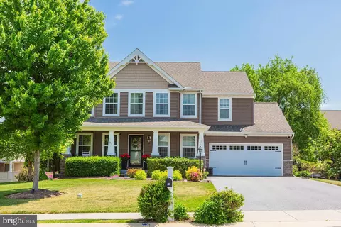 73 Country Side Ln, Leola, PA 17540