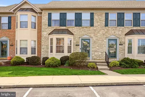 1206 Cobblestone Ln, Lancaster, PA 17601