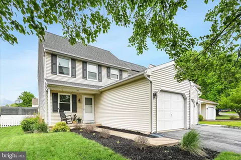 84 Red Stone Cir, Reinholds, PA 17569