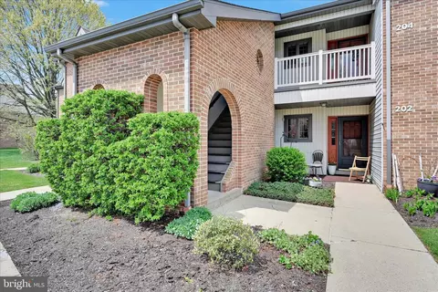 204 Black Oak Dr, Lancaster, PA 17602