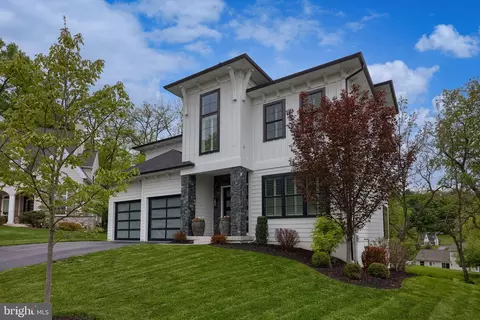 379 Spring Haven Dr, Lancaster, PA 17601