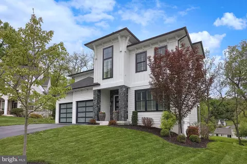379 Spring Haven Dr, Lancaster, PA 17601