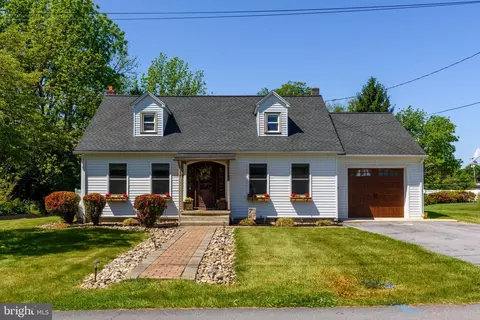 122 N 3rd St, Bainbridge, PA 17502