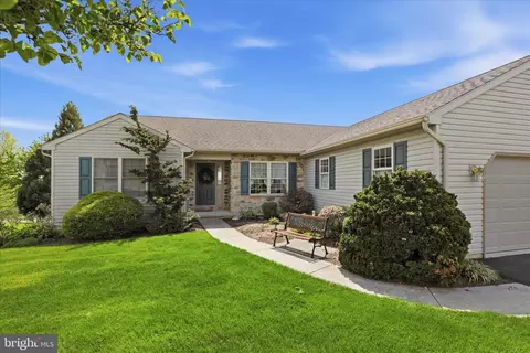 3640 Falcon Ct, Mountville, PA 17554