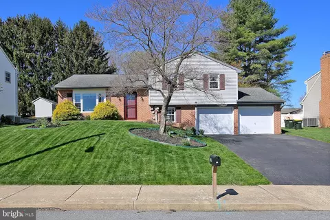 77 E Mohler Church Rd, Ephrata, PA 17522