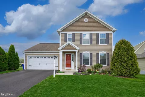 100 Kenneth Dr, Leola, PA 17540