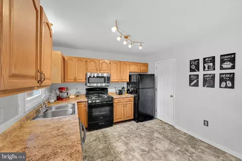 Kitchen - 61 Brookfield Rd, Lititz, PA 17543 photo 2 of 3
