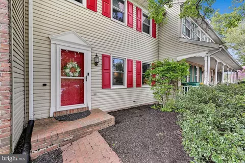 Exterior - 61 Brookfield Rd, Lititz, PA 17543 photo 4 of 8
