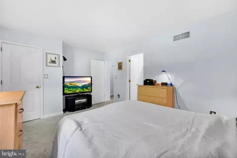 Bedroom - 61 Brookfield Rd, Lititz, PA 17543 photo 2 of 4