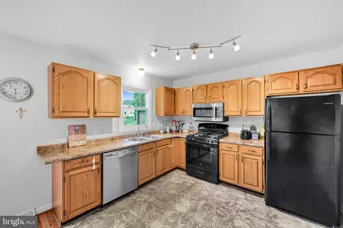 Kitchen - 61 Brookfield Rd, Lititz, PA 17543 photo 3 of 3