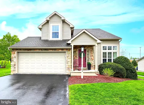 102 Bloomfield Dr, Ephrata, PA 17522
